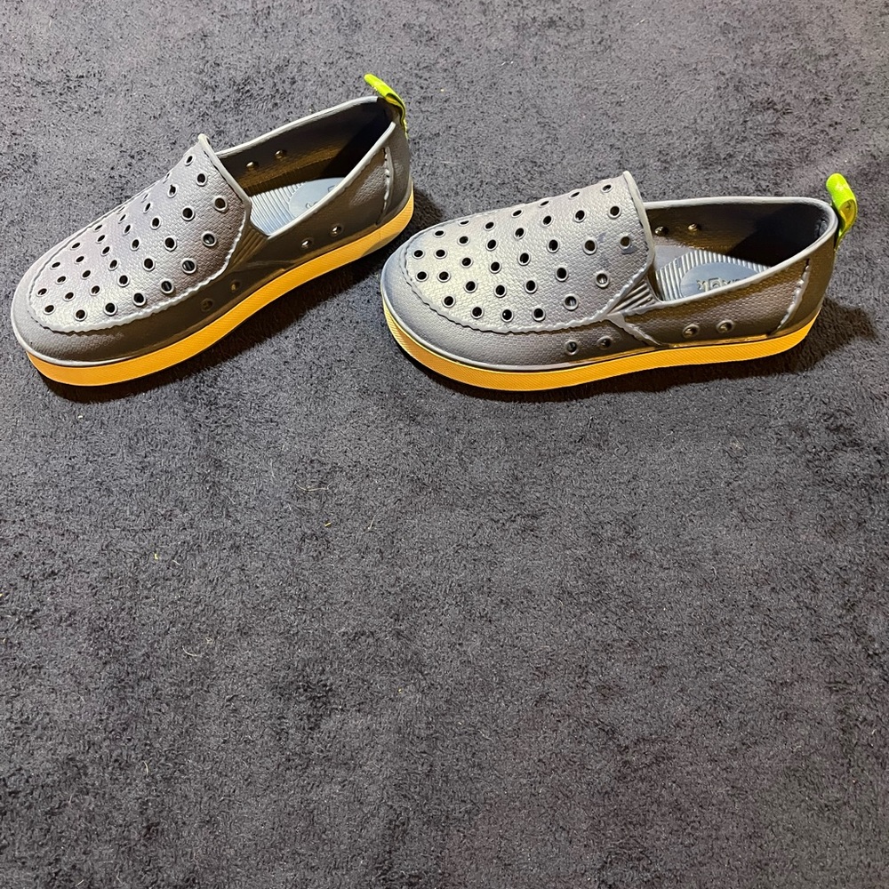 Sanuk blue children’s shoes! - Picture 2 of 4